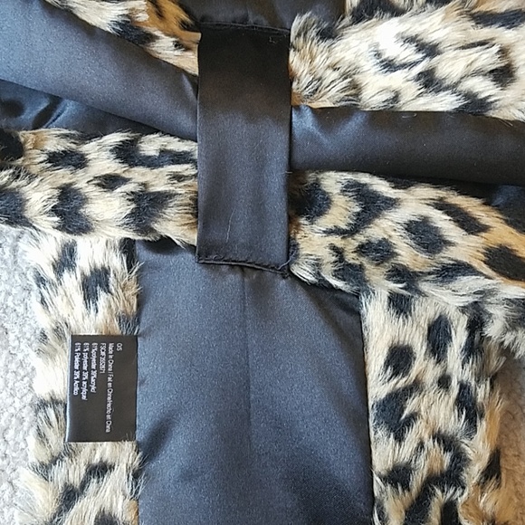 🌺!!HOST PICK!!🌺 LEOPARD PULL-THROUGH SCARF/STOLE - Picture 3 of 7